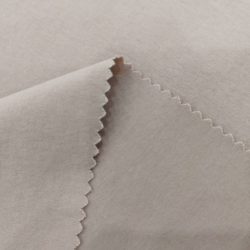 Smooth Poplin Fabric Remains Choice for Dress Shirts
